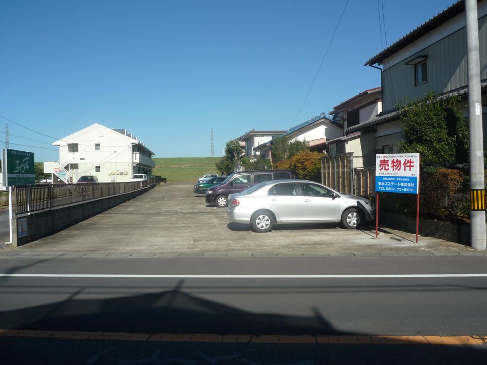 Local land photo. Is the current state parking.