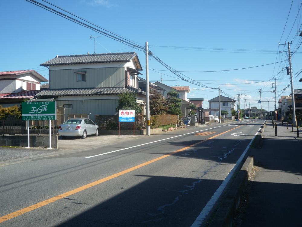 Local photos, including front road. In 9m prefectural road is, It marked with a sidewalk of about 4m.