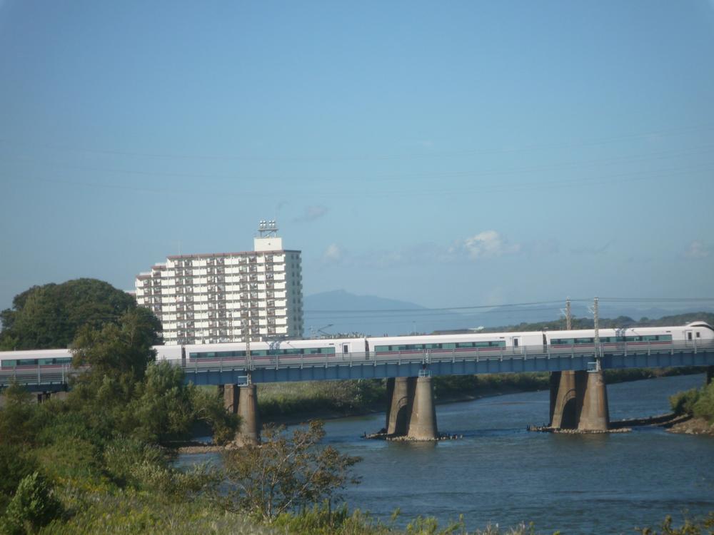 View photos from the local. The back of the property, Overlooking the Mount Tsukuba direction from embankment.