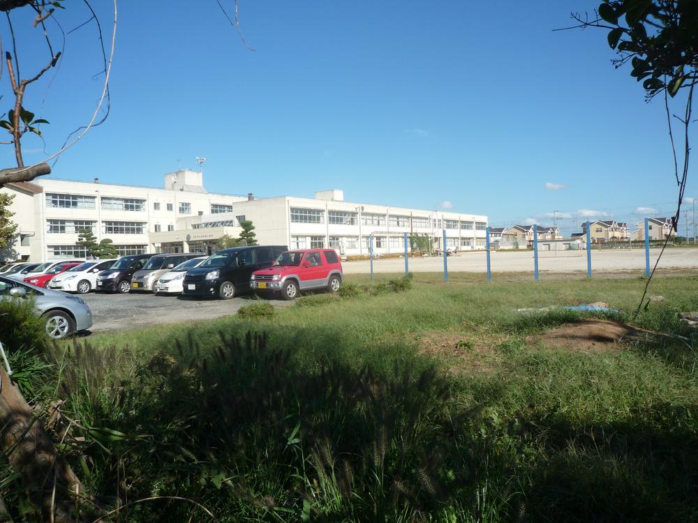 Primary school. Walk up to Miyawada Small 9 minutes