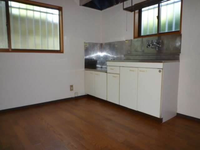 Kitchen. With windows of the kitchen. "