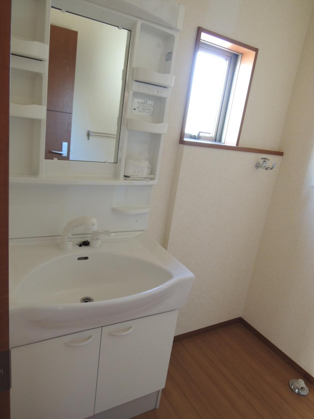 Wash basin, toilet. (November 26, 2013) Shooting