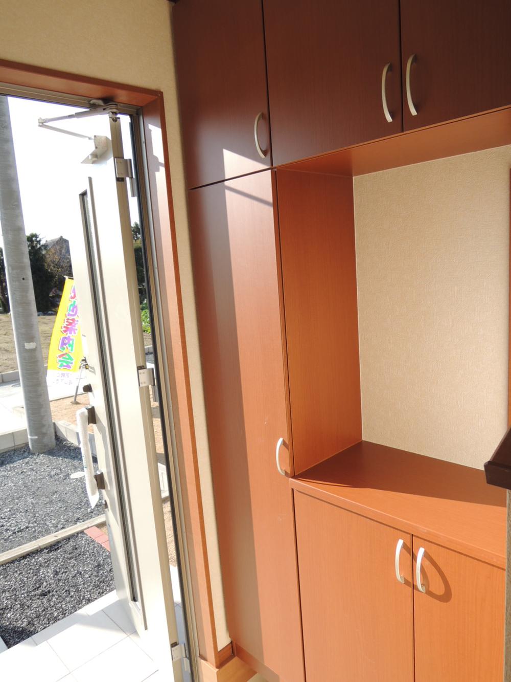 Entrance. Local (November 26, 2013) Shooting