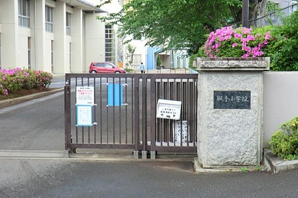 Primary school. 120m to handle Municipal handle elementary school