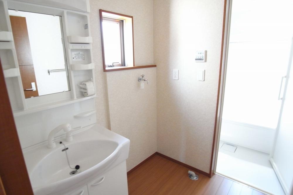 Same specifications photos (Other introspection). Shampoo dresser