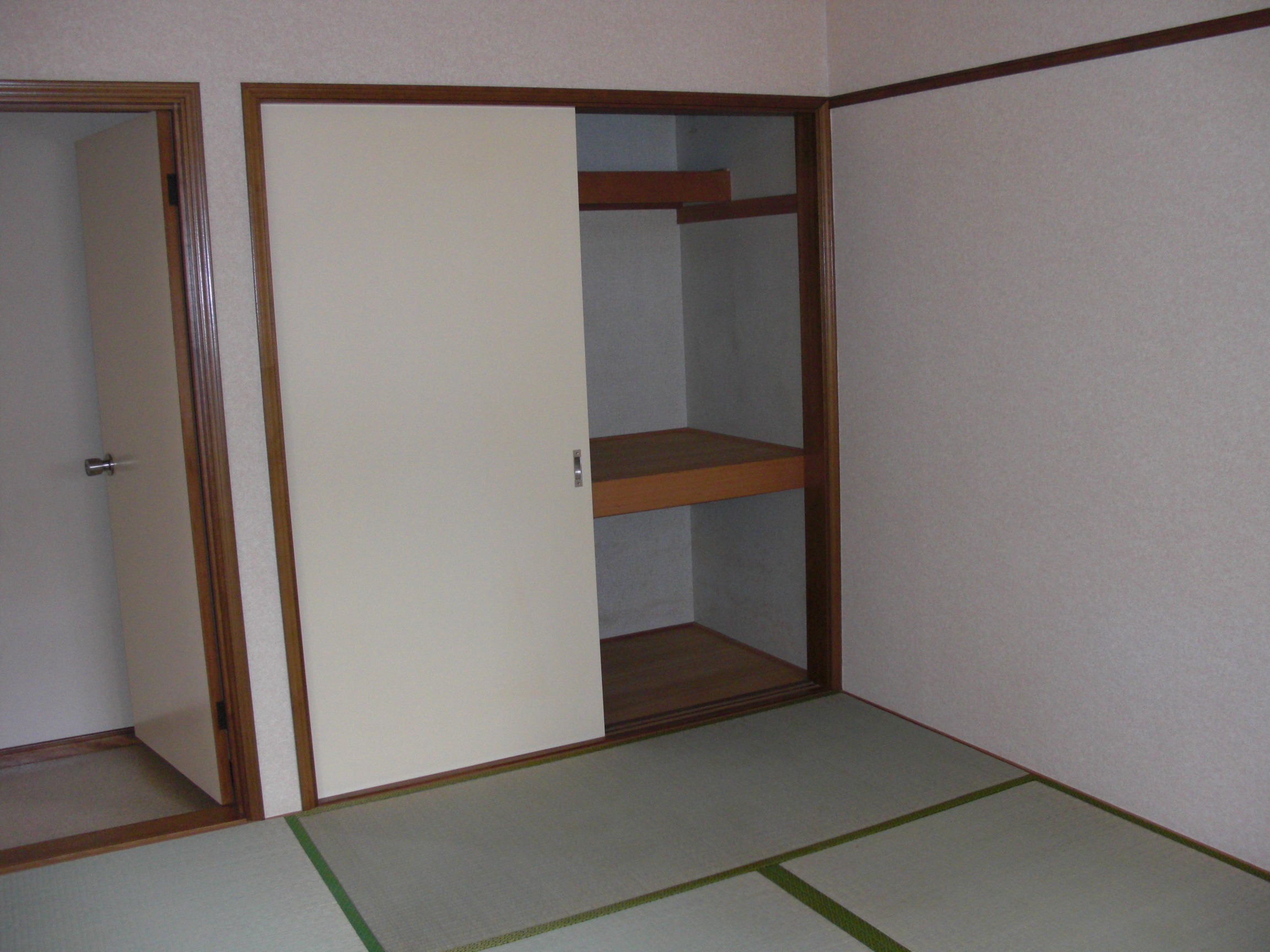 Receipt. There is closet storage of Japanese-style room