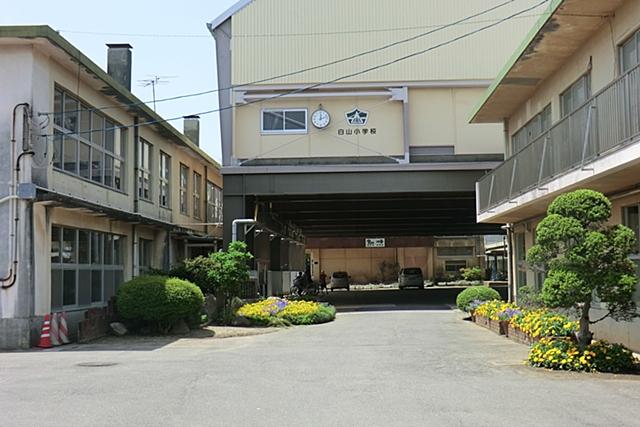 Primary school. 400m to handle Municipal Hakusan Elementary School