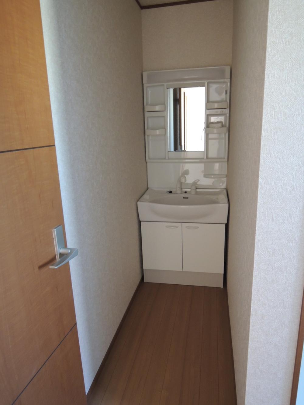 Wash basin, toilet. (November 26, 2013) Shooting