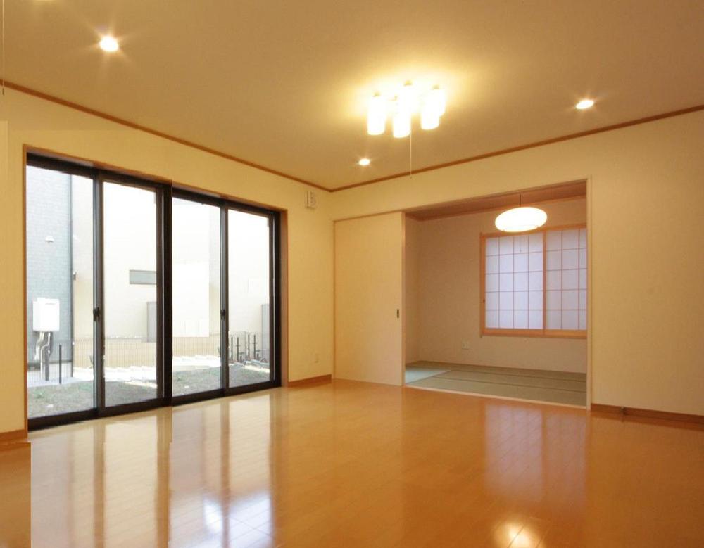 Same specifications photos (living)