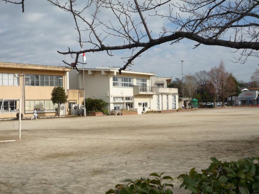 Primary school. 356m to handle Municipal Ino Elementary School