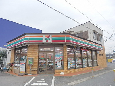 Convenience store. 300m to Seven-Eleven (convenience store)