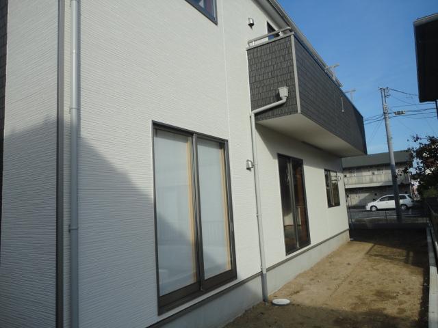 Local appearance photo.  ◆ 3 Building Exterior Photos. 