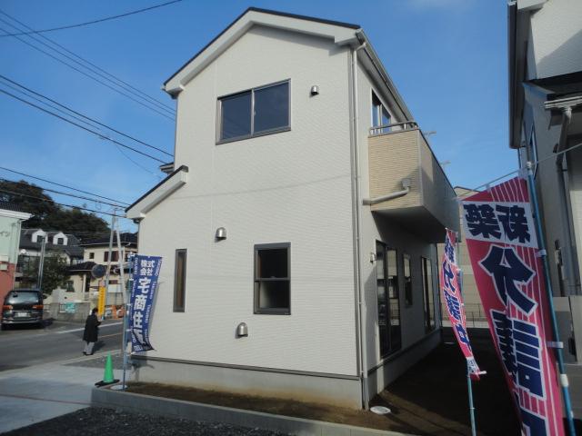 Local appearance photo.  ◆ 1 Building Exterior Photos. 