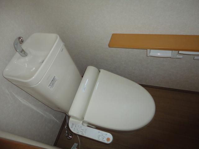 Toilet.  ◆ Bidet with toilet. 