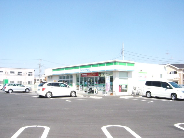 Convenience store. 1080m to anything flush Family Mart (convenience store)