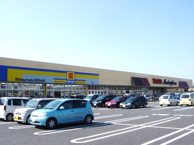 Dorakkusutoa. Matsumotokiyoshi drugstore 790m to (drugstore)