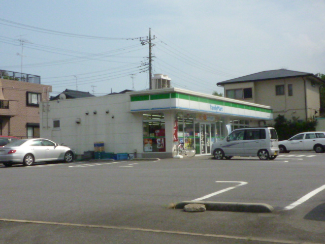 Convenience store. FamilyMart Togashira 7-chome up (convenience store) 1043m