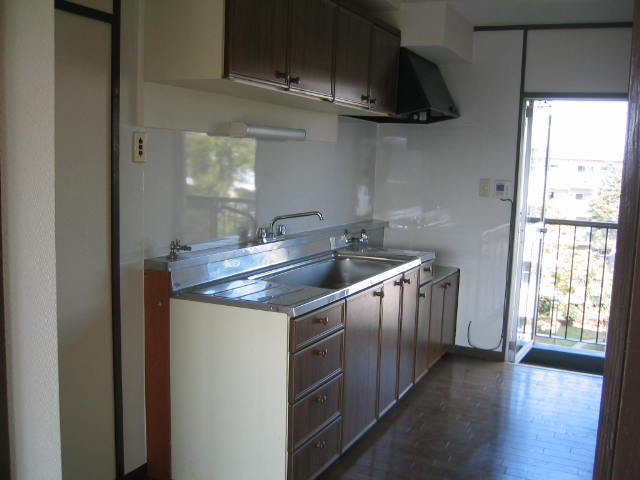 Kitchen. There is a back door next to, Convenient!