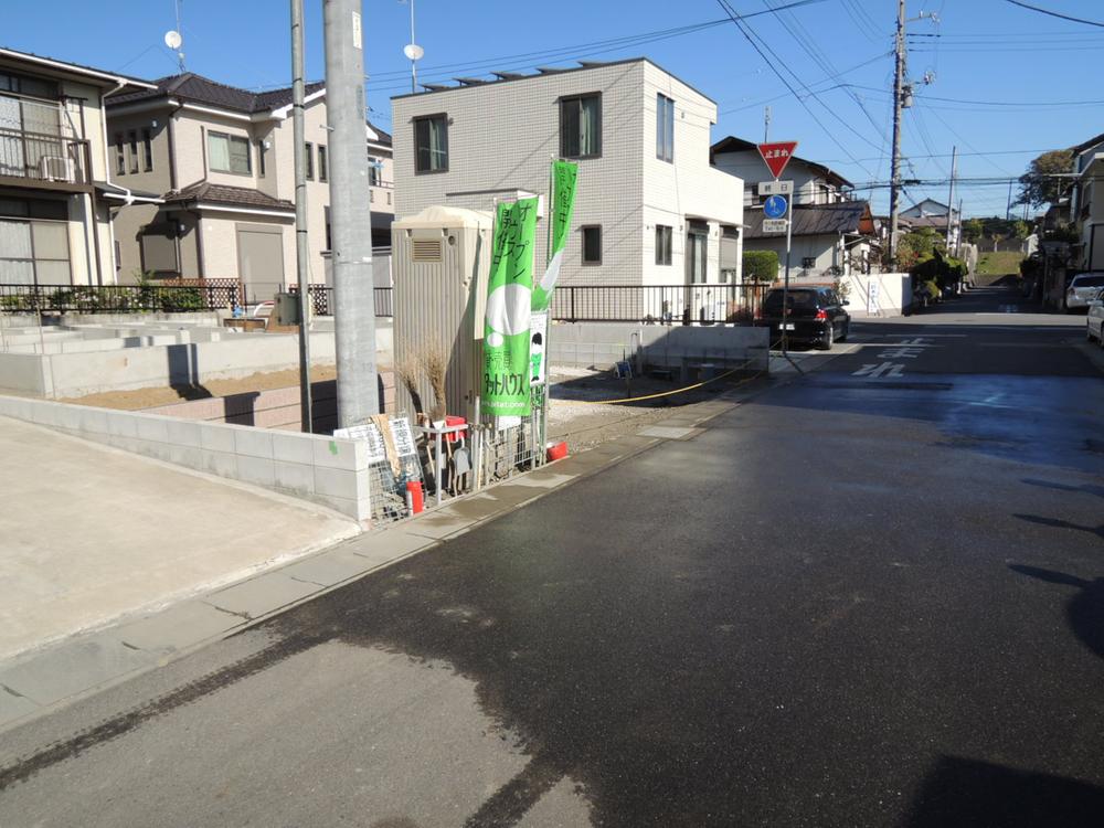 Local photos, including front road. Local (11 May 2013) Shooting