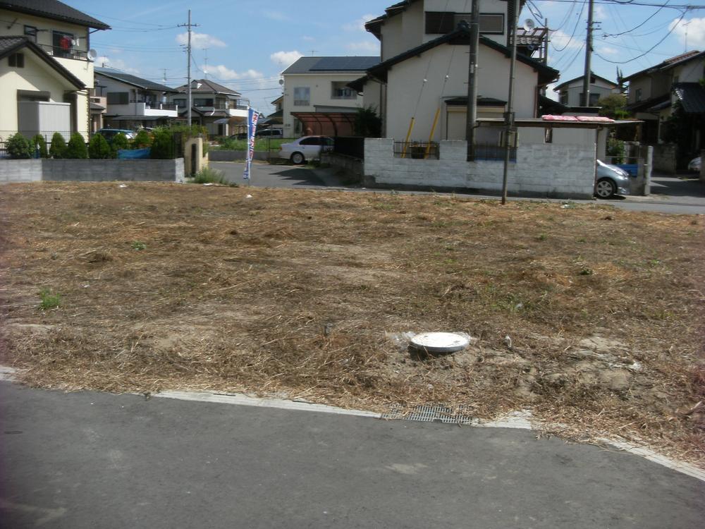Local photos, including front road. Local (August 2012) shooting
