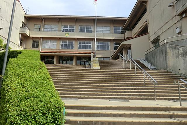 Primary school. 1714m to handle municipal Takai Elementary School