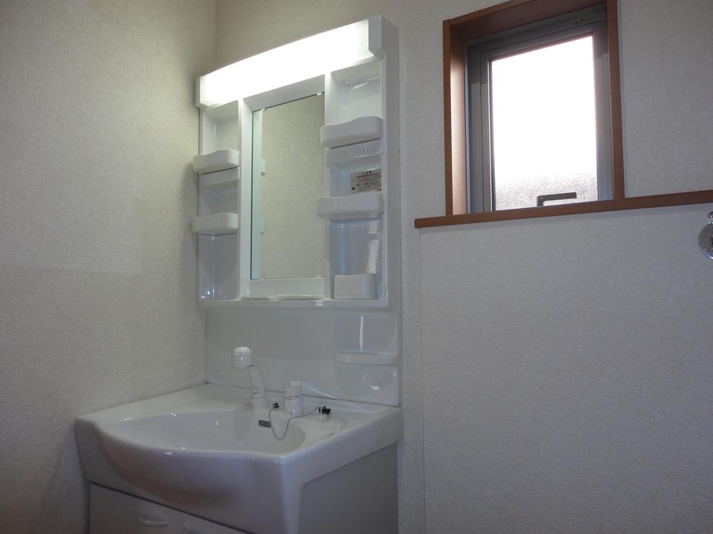 Wash basin, toilet. Indoor (11 May 2013) Shooting