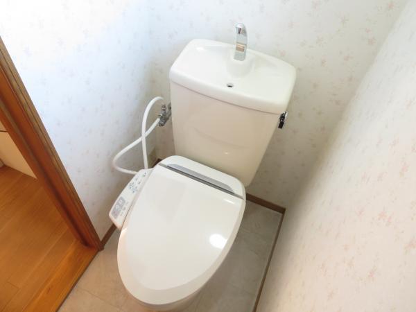 Toilet. The second floor was toilet exchange.