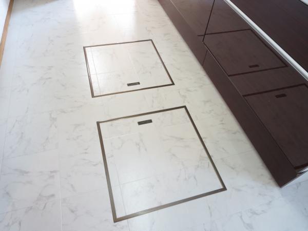 Kitchen. There underfloor storage are two places.