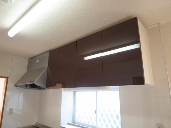 Kitchen. Kitchen top portion, Enter plenty to hanging cupboard.