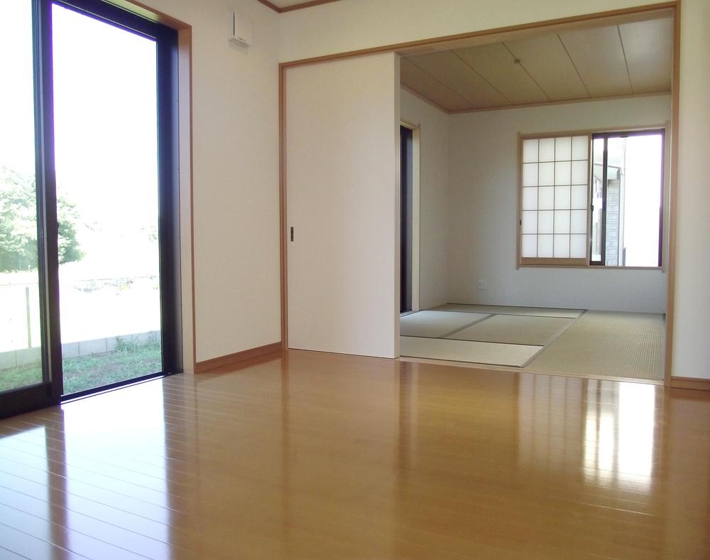 Same specifications photos (living)