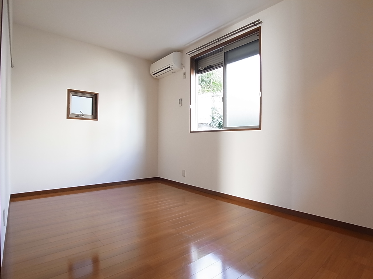 Other room space. Western-style 6.1 Pledge. Bright room there is a large window. It is with the shutter.