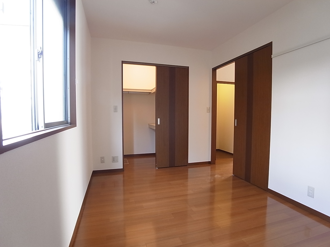 Other room space. There is a storage, It is possible to receive your spacious your room.