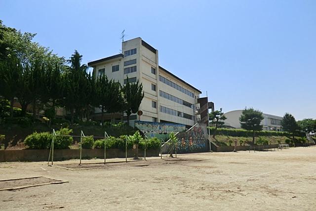 Primary school. 750m to Toride Nishi Elementary School stand Hakusan