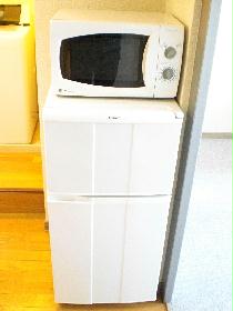 Kitchen. microwave ・ Also it comes with a refrigerator! 