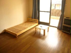 Living and room. bed ・ With table