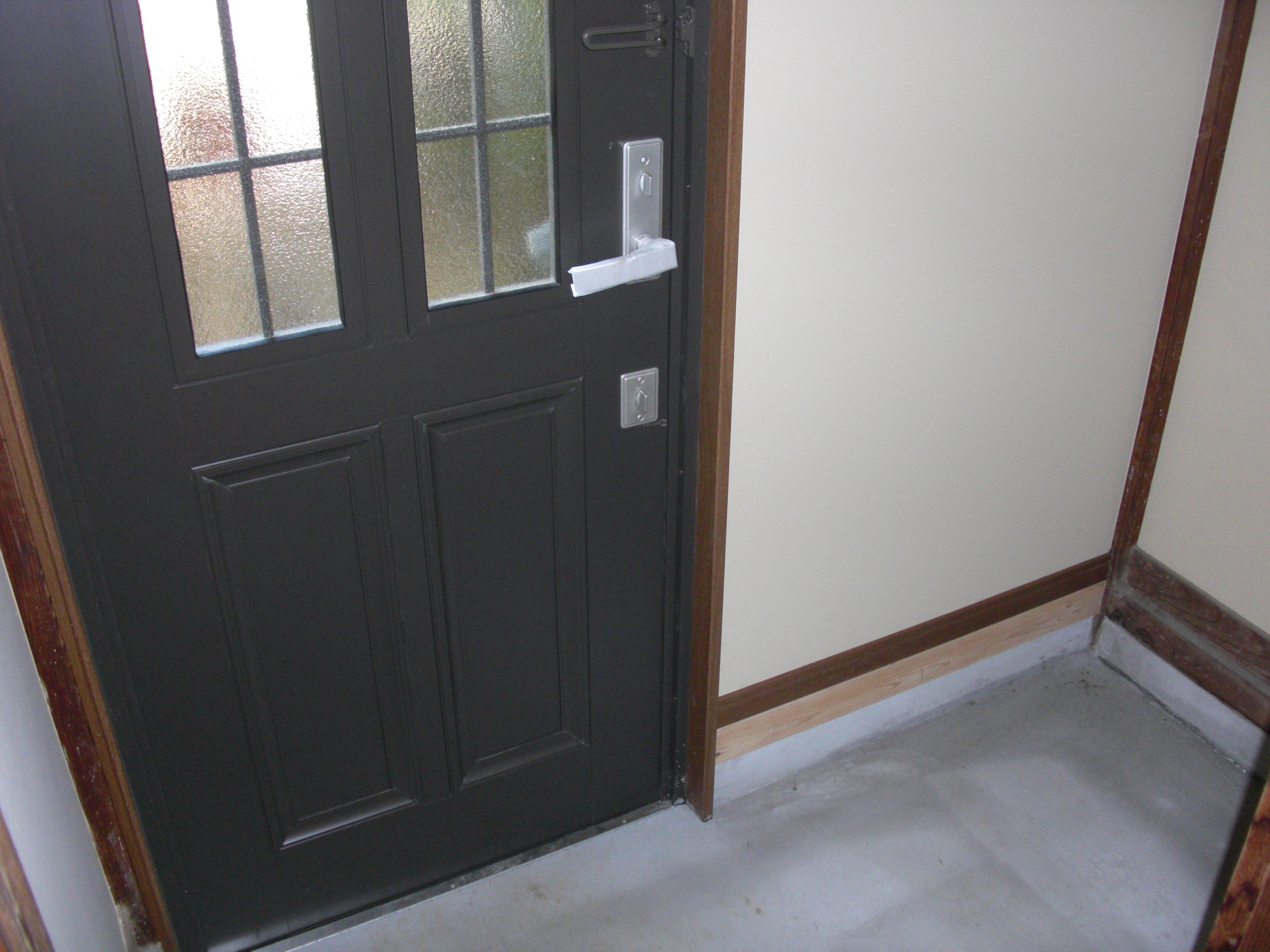 Entrance. Pre-entrance door renovation