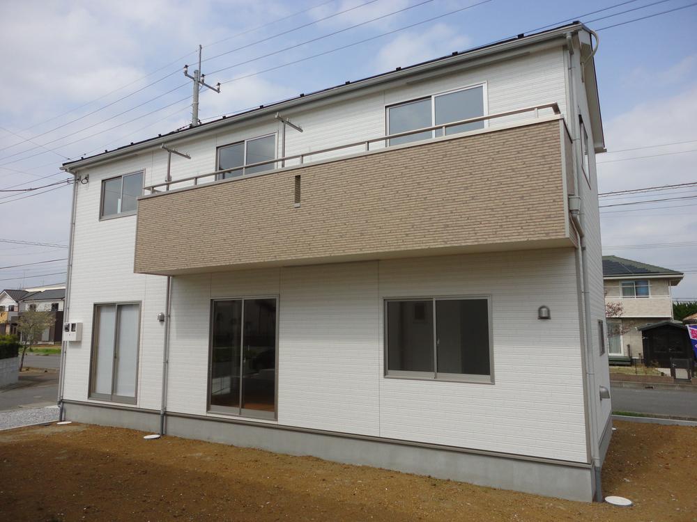 Same specifications photos (appearance). (Building 2) same specification