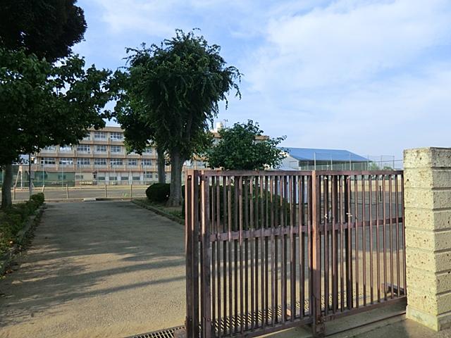 Junior high school. 1056m until Tsuchiura City Museum of Tsuchiura fourth junior high school