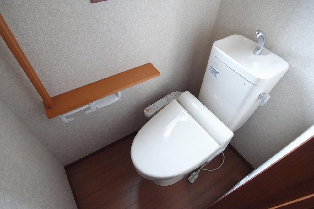 Toilet. Same specifications toilet