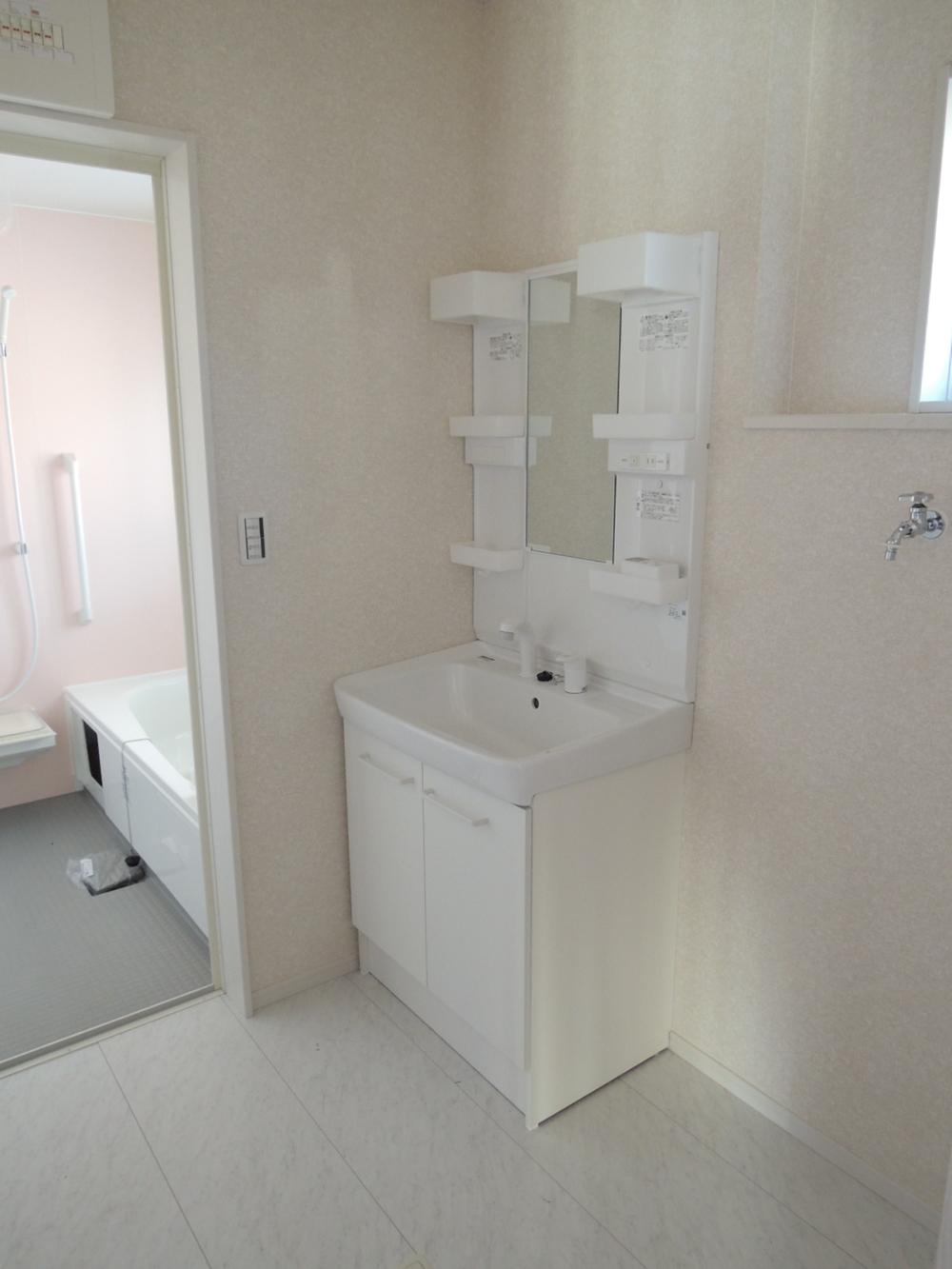 Wash basin, toilet. Indoor (12 May 2013) Shooting