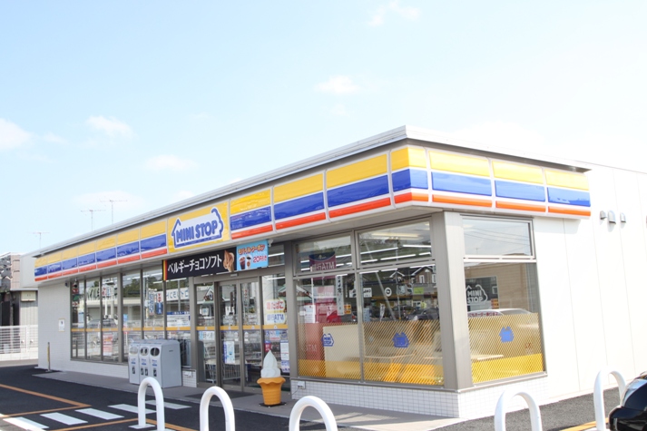 Convenience store. MINISTOP up (convenience store) 298m
