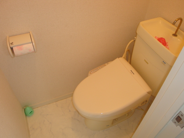 Toilet. Washlet equipped new.