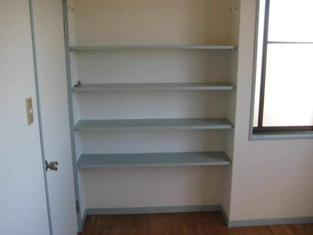 Receipt. North Western-style storage shelves
