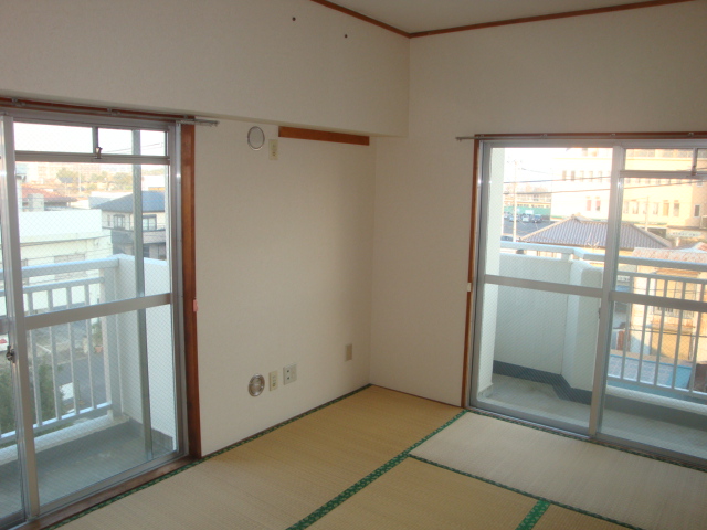 Living and room. Japanese-style room 6 quires