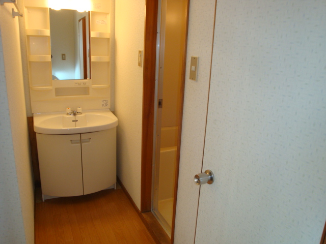 Washroom. Independent wash basin