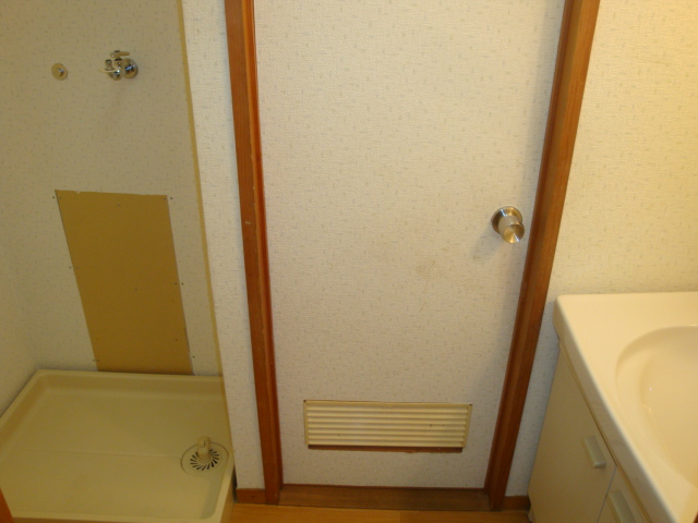 Other Equipment. Laundry Storage in the room