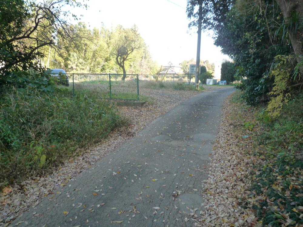 Local photos, including front road. Front road, It is a municipal road of about 3.8m.