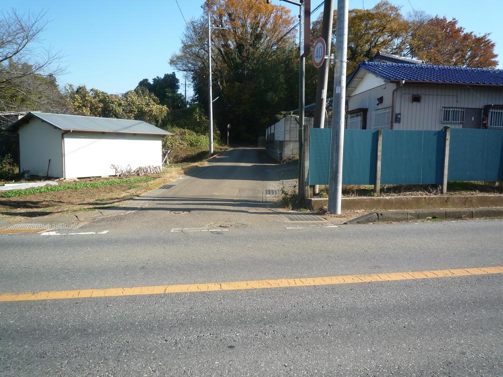 Other local. Local entrance of the prefectural road. Local is when entering about 60m.