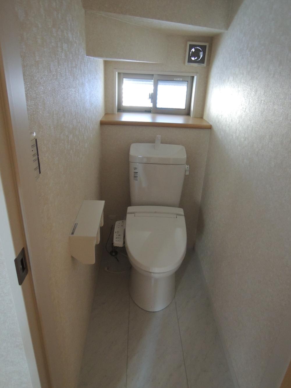 Toilet. Indoor (12 May 2013) Shooting