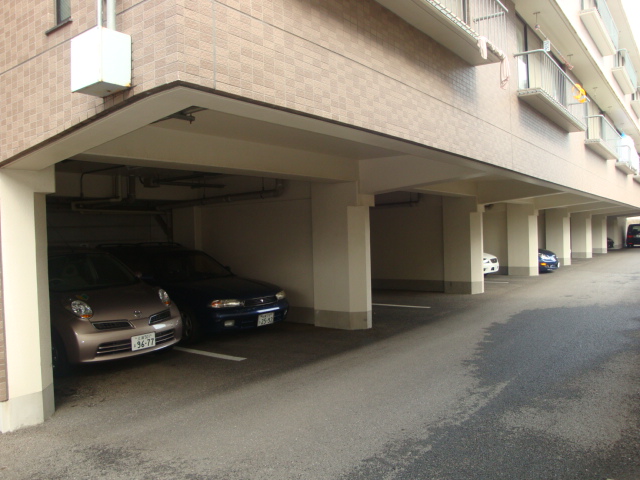Parking lot. Parking (Covered)